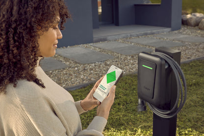 Hager Witty One 11-kW-Wallbox – Version mit Steckdose (Schwarz)